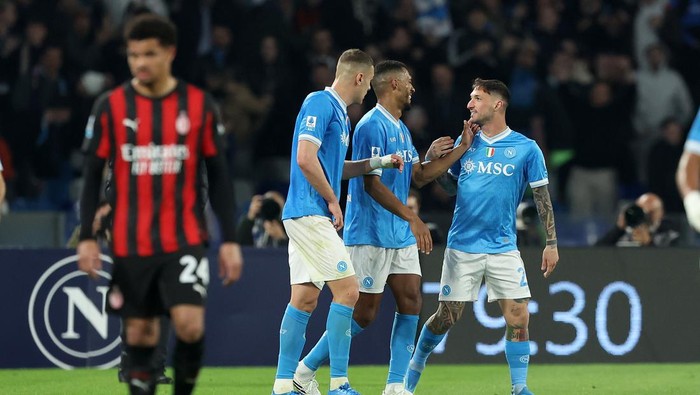 NAPLES, ITALY - APRIL 06: Matteo Politano of SSC Napoli celebrates after scoring the opening goal during the Serie A match between SSC Napoli and AC Milan at Stadio Diego Armando Maradona on April 06, 2026 in Naples, Italy. (Photo by Francesco Pecora