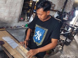 Dilema Perajin Tempe Cimahi: Kedelai Mahal, Plastik Ikut Naik