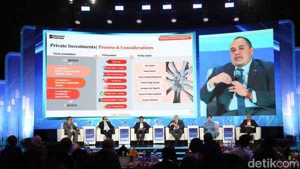 Momen Panelis Bahas Peran Penggerak Ekonomi Nasional di Outlook Indonesia