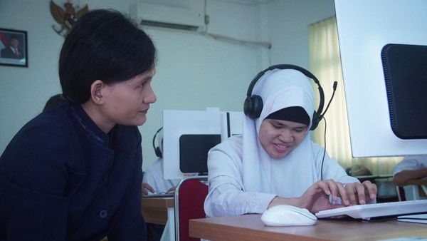 Potret Siswa SLB Antusias Mengikuti TKA