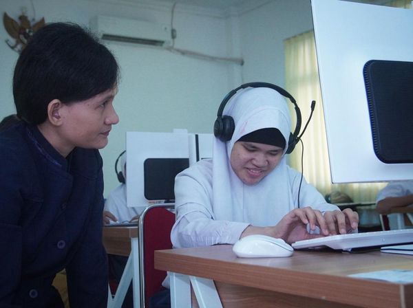 Potret Siswa SLB Antusias Mengikuti TKA