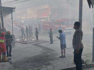 Toko Kelontong-Gudang di Palu Kebakaran Diduga Akibat Korsleting Listrik