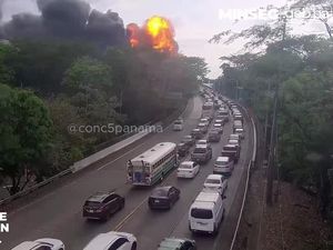 Video: Jembatan Amerika di Panama Ditutup gegara Truk Tangki Meledak