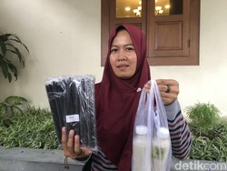 Pedagang Jajanan di Jogja Sambat Harga Plastik Naik Nyaris 100%