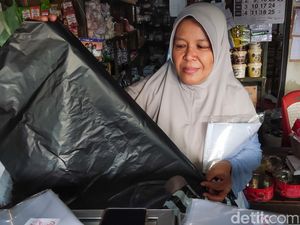 Pedagang di Sleman Pusing Harga Plastik Terus Meroket Imbas Perang