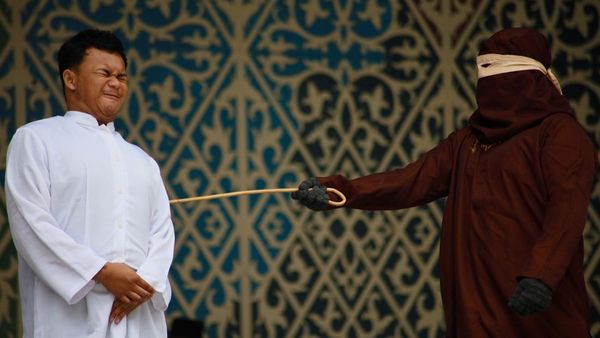 6 Terpidana di Banda Aceh Dihukum Cambuk, Kasus Zina hingga Judi