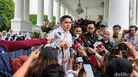 Seskab Teddy Angkat Bicara soal Isu Potong Gaji Menteri