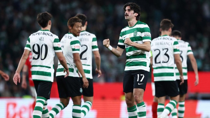 Soccer Football - Primeira Liga - Sporting CP v Santa Clara - Estadio Jose Alvalade, Lisbon, Portugal - April 3, 2026 Sporting CPs Francisco Trincao celebrates scoring their third goal REUTERS/Rodrigo Antunes