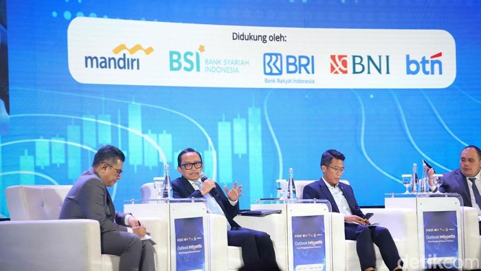 Suasana Diskusi Outlook Indonesia Suasana aktivitas obrolan Outlook Indonesia dengan tema Peran Penggerak Ekonomi Nasional di Menara Bank Mega, Jakarta, Selasa (7/4/2026).