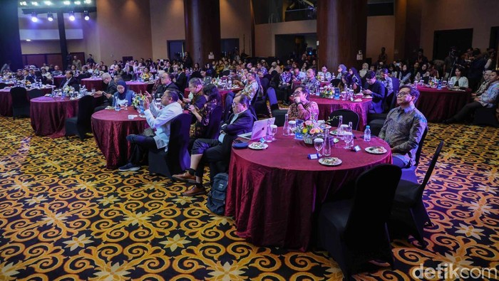 Suasana Diskusi Outlook Indonesia Suasana aktivitas obrolan Outlook Indonesia dengan tema Peran Penggerak Ekonomi Nasional di Menara Bank Mega, Jakarta, Selasa (7/4/2026).