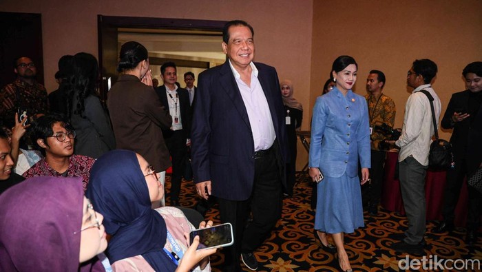 Suasana aktivitas obrolan Outlook Indonesia  dengan  tema Peran Penggerak Ekonomi Nasional di Menara Bank Mega, Jakarta, Selasa (7/4/2026).