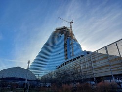 Gedung Segitiga Raksasa di Paris Dikecam Warga, Ada Apa?