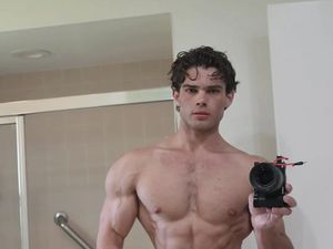 Influencer Looksmaxxing Dilarikan ke RS Diduga Overdosis Saat Live Streaming