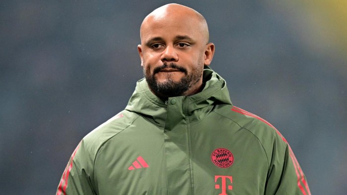 Soccer Football - UEFA Champions League - Round of 16 - First Leg - Atalanta v Bayern Munich - New Balance Arena, Bergamo, Italy - March 10, 2026 Bayern Munich coach Vincent Kompany inside the stadium before the match REUTERS/Daniele Mascolo