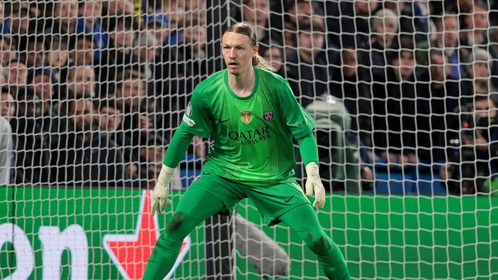 LONDON, ENGLAND - MARCH 17: PSG goalkeeper Matvey Safonov during the UEFA Champions League 2025/26 Round of 16 Second Leg match between Chelsea FC and Paris Saint-Germain (PSG) at Stamford Bridge stadium on March 17, 2026 in London, England. (Photo b