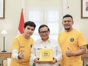 Aldi Taher Ketemu Pramono Anung: Ketawa Ngakak-Cobain Aldis Burger