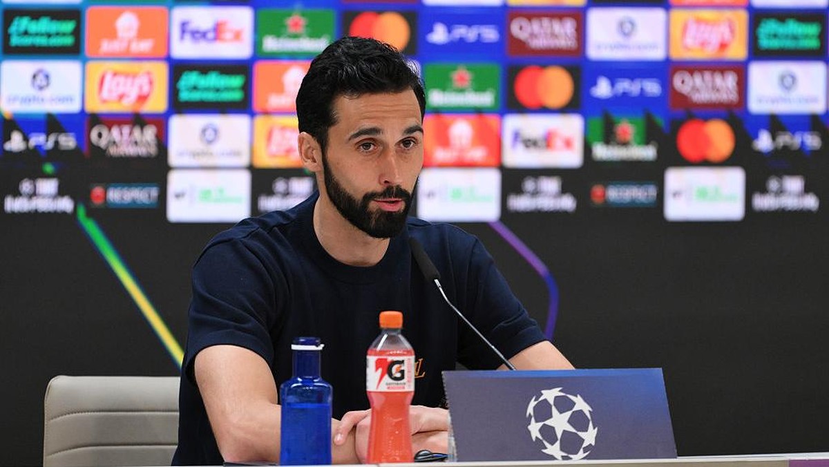 Pelatih Real Madrid Alvaro Arbeloa dalam jumpa pers usai melawan Bayern Munich. Foto: UEFA via Getty Images/David Ramos - UEFA