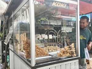 Cerita Amin Belasan Tahun Hidupi Keluarga dari Gorengan