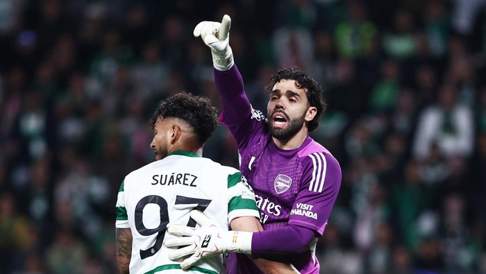 Soccer Football - UEFA Champions League - Quarter Final - First Leg - Sporting CP v Arsenal - Estadio Jose Alvalade, Lisbon, Portugal - April 7, 2026 Sporting CPs Luis Suarez and Arsenals David Raya react REUTERS/Rodrigo Antunes