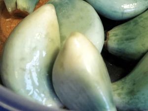 Bawang Putih Berubah Warna Jadi Biru atau Hijau, Masih Aman Dikonsumsi?