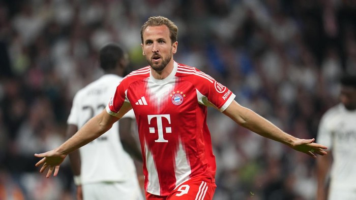 MADRID, SPAIN - APRIL 07: Harry Kane of FC Bayern Munich celebrates scoring his teams second goal during the UEFA Champions League 2025/26 Quarter-Final First Leg match between Real Madrid CF and FC Bayern München at Estadio Santiago Bernabeu on Ap