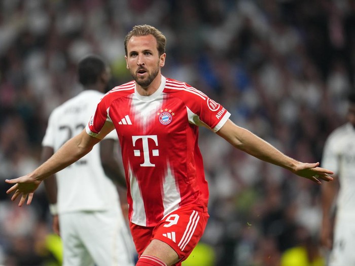 MADRID, SPAIN - APRIL 07: Harry Kane of FC Bayern Munich celebrates scoring his team's second goal during the UEFA Champions League 2025/26 Quarter-Final First Leg match between Real Madrid CF and FC Bayern München at Estadio Santiago Bernabeu on April 07, 2026 in Madrid, Spain. (Photo by Aitor Alcalde/Getty Images)