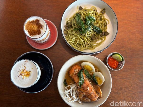 Kafe Vintage di Senayan Ini Punya Menu Laksa Salmon yang Unik