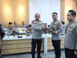 Kapolda Jatim Beri Penghargaan Polresta Sidoarjo Berkat Capaian Ini