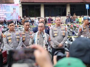 Serahkan Barbuk Curanmor, Kapolda Sumsel Tekankan Pemulihan Hak Masyarakat