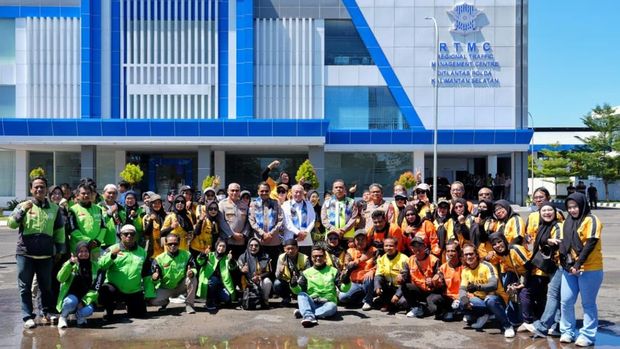 Kepala Korps Lalu Lintas (Kakorlantas) Polri Irjen Agus Suryonugroho meresmikan operasional Safety Driving Center (SDC) Ditlantas Polda Kalimantan Selatan (Kalsel). (dok. ist)