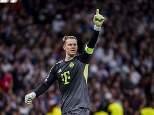 Video Manuel Neuer Masih Gila di Usia Senja