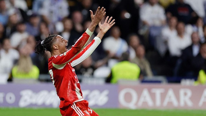 MADRID, SPAIN - APRIL 7: Michael Olise of FC Bayern Munchen disappointed  during the UEFA Champions League  match between Real Madrid v Bayern Munchen at the Estadio Santiago Bernabeu on April 7, 2026 in Madrid Spain (Photo by Maria Gracia Jimenez/So