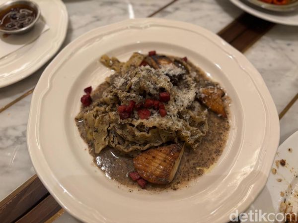 Mampir ke Pellegrinis, Restoran Italia Elegan di Plaza Indonesia