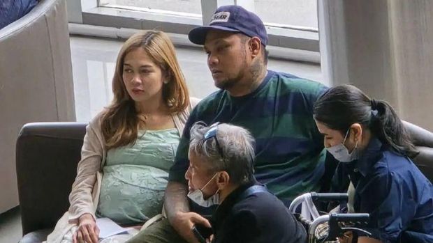 Perut Istri Virgoun Membuncit, Isu Hamil Duluan Heboh Lagi