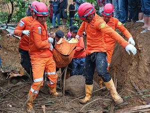 Detik-detik 5 Warga Ditemukan Tewas Tertimpa Longsor Sibolangit