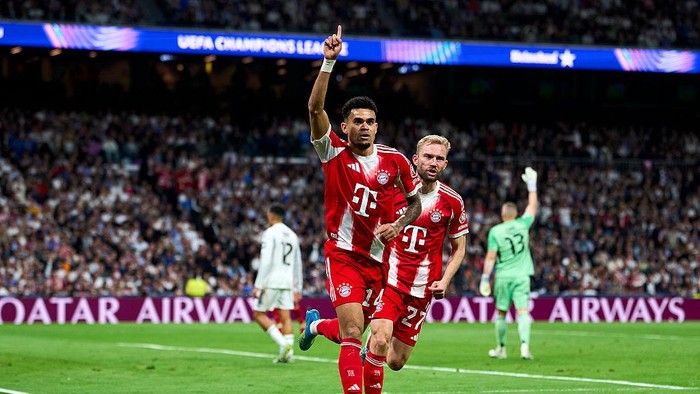 MADRID, SPAIN - APRIL 07: Luis Diaz of FC Bayern Munchen celebrates after scoring his teams first goal during the UEFA Champions League 2025/26 Quarter-Final First Leg match between Real Madrid CF and FC Bayern München at Estadio Santiago Bernabeu 