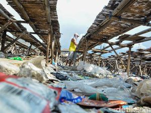 Sampah Cemari Sentra Ikan Asin Kalibaru, Bau Menyengat Dikeluhkan Warga