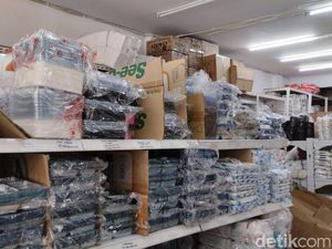 Harga Plastik di Jember Naik Gila-gilaan Dampak Perang Timur Tengah