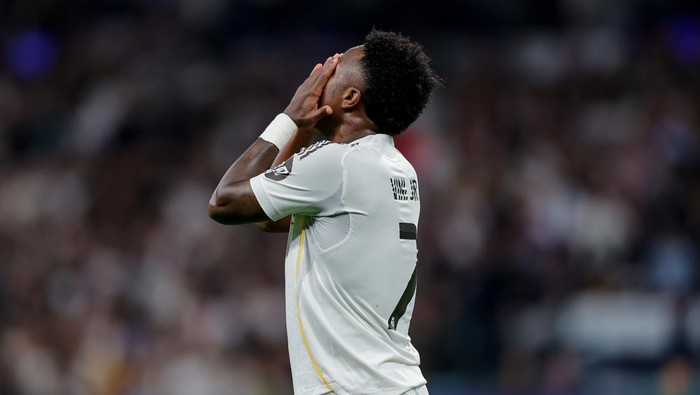 Madrid, Spain - April 7: Vinicius Junior of Real Madrid looks disappointed, dejected, frustrated during the UEFA Champions League 2025/26 Quarter-Final First Leg match between Real Madrid CF and FC Bayern München at Estadio Santiago Bernabeu on Apri