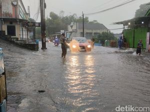 Kota Jember Direndam Banjir Usai Hujan Deras