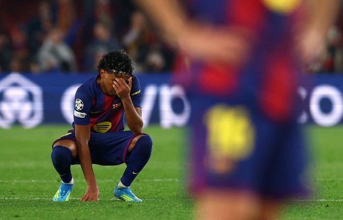 Soccer Football - UEFA Champions League - Quarter Final - First Leg - FC Barcelona v Atletico Madrid - Spotify Camp Nou, Barcelona, Spain - April 8, 2026 FC Barcelonas Lamine Yamal looks dejected after the match REUTERS/Albert Gea