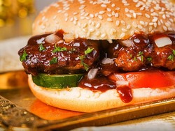 5 Burger Kaki Lima Wajib Coba di Jakarta, Murah tapi Dagingnya Juicy!
