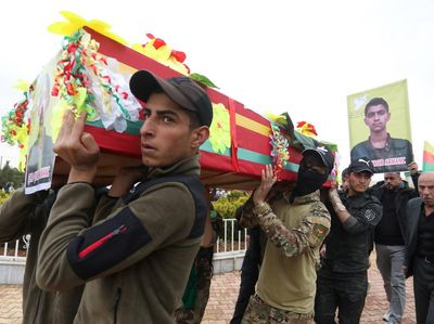 Duka di Qamishli, Anggota SDF Dimakamkan Usai Tewas dalam Bentrokan