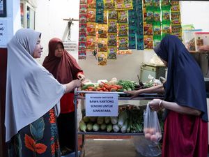 Harga Plastik Naik, Pedagang Minta Pembeli Bawa Tas Sendiri