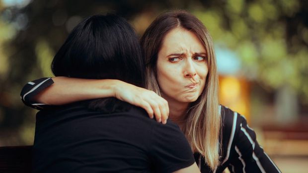 ilustrasi orang pura-pura baik