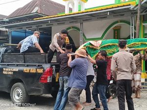 Polres Empat Lawang Bantu Antar Jenazah Warga ke TPU Pakai Mobil Dinas