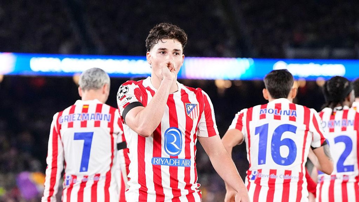 Julian Alvarez merayakan golnya ke gawang Barcelona. Foto: NurPhoto via Getty Images/NurPhoto