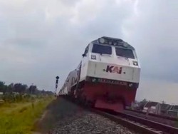 Fakta-fakta Masinis-Petugas KAI Gagalkan Bunuh Diri di Rel Kertosono
