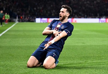 Buat Apa Kvaratskhelia Cabut dari PSG?