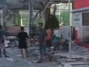 Ledakan di Lapangan Padel Bogor, Puing Berserak dan Gedung SD Terdampak